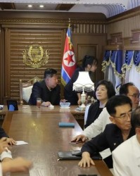 开云-金正恩“多边首秀”，女儿两度亮相