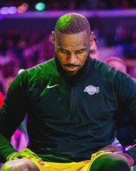 kaiyun-错怪詹姆斯了？名记爆料，詹姆斯可能要求续约，被湖人拒绝了