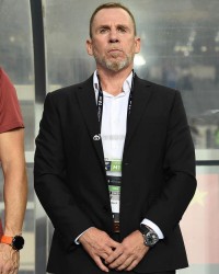 久帅演砸处子秀！媒体人集体开炮：瞎搞3个半后卫，早就说他不行